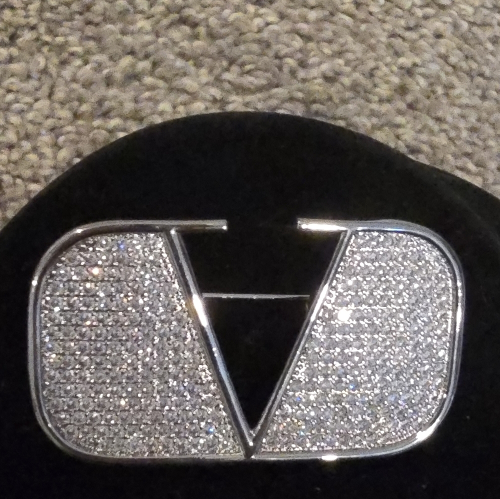 Valentino Silver Crystal V Brooch - Picture 5 of 8